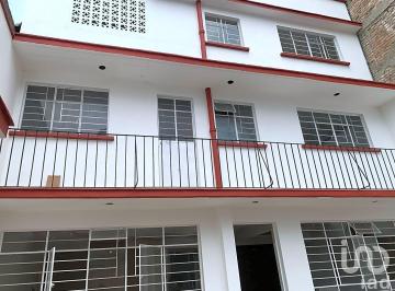 Casa · 348m² · 7 Recámaras · 2 Estacionamientos · Casa en Venta Para Inversionistas, Incluye Dos Departamentos y Dos Locales Comerciales