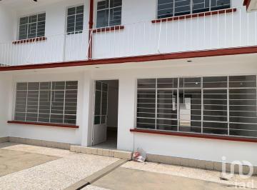 Casa · 348m² · 8 Recámaras · 2 Estacionamientos · ¡Inversionistas! Casa con Dos Locales Comerciales y Departamentos Para Rentar