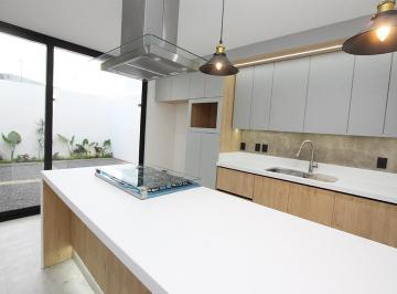 Casa · 204m² · 3 Recámaras · 2 Estacionamientos · Casas en Privada Parque Real