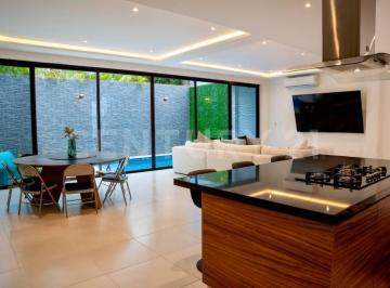 Casa · 347m² · 4 Recámaras · 2 Estacionamientos · Casa en Venta Frente a Parque en Sm 12 - Cancún