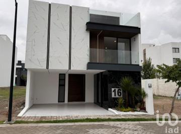 Casa · 253m² · 4 Recámaras · 2 Estacionamientos · Casa Nueva en Lomas de Angelopolis