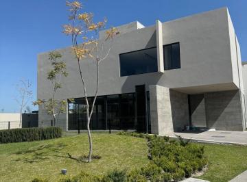 Casa de 4 habitaciones, Querétaro · Espectacular Casa con Amplia Terraza y Jardin en Lomas del Campanario Norte