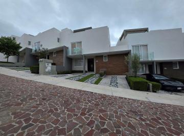 1242725cbb7a25b0a77a265ce6aa4992c4f91d1e00d180f9ffa379d18217869f · Casa en Renta, Zibata, Dentro de Condominio High Gardens