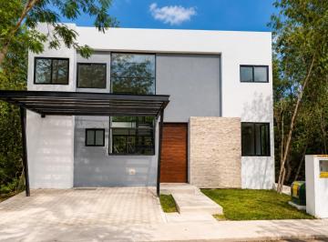 Casa de 3 habitaciones, Mérida · Casa Nueva de Lujo en Cabo Norte/ 3 Recamaras/piscinay Acabados Premium