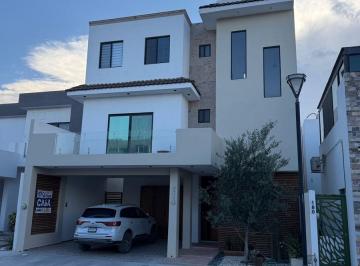 Casa de 5 habitaciones, Saltillo · Casa en Venta en Torrealta Norte Saltillo | 5 Recámaras, Roof Garden 77 m²