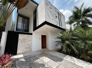FACHADA · Casa en Venta con Acabados de Marmol en Residencial Bosques de Bambu Playa del Carmen