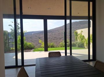 15666a279278524a571616dd599d3c4fcd0ab80c679ddd4c8144035fc70bf49a · Casa en Renta en Altozano Dentro de Condominio Roca, Amueblada