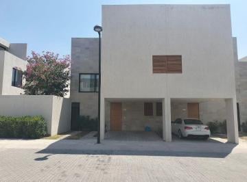 bf2ee33a5057f0ff18ef7bb55938e805a49fcae456c1cd8f7a7a105725fb7b8b · Casa en Renta en Condominio Sophia, Entre Jurica y Juriquilla, Amueblada