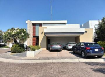 7a887d3f15ceb6616519300d72d7be52bc0953850ca6983901683ea5a3e9c6e9 · Casa en Venta en Rinconada Jurica, Condominio con Alberca