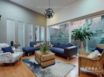 Casa · 200m² · 3 Recámaras · 2 Estacionamientos · Casa en Venta en Cañadas del Lago