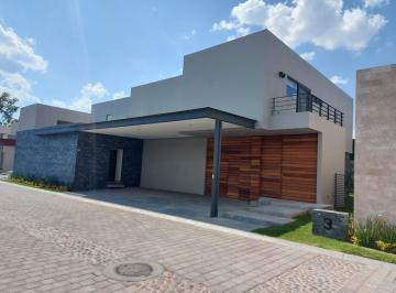Casa · 570m² · 4 Recámaras · 3 Estacionamientos · Casa en Jurica
