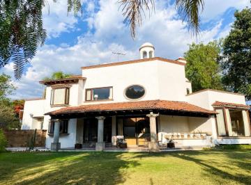 Casa · 381m² · 3 Recámaras · 2 Estacionamientos · Casa en Jurica