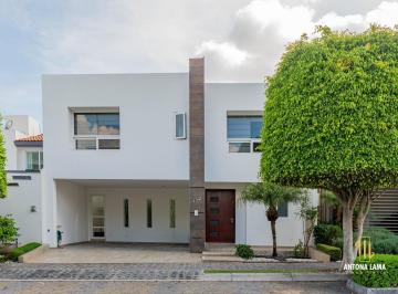 Casa · 280m² · 3 Recámaras · 2 Estacionamientos · Casa en Renta en Cluster 222, Lomas de Angelópolis I