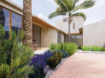 Casa · 341m² · 2 Estacionamientos · Casa en Jurica
