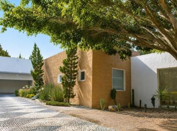 Casa · 3 Recámaras · 3 Estacionamientos · Casa en Fraccionamiento El Campanario
