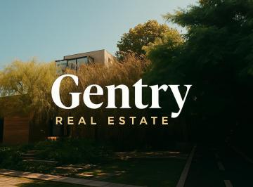 GENTRY REAL STATE · Venta de Casa en El Campanario, ¡Espectacular Construcción!