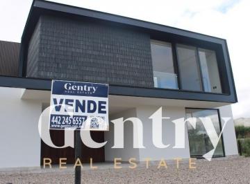GENTRY REAL ESTATE · Casa en Pre - Venta en El Campanario, Qro.