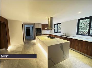 Casa · 824m² · 3 Recámaras · 4 Estacionamientos · Espectacular Casa en Venta en El Campanario, Recién Remodelada