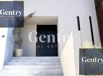Casa · 361m² · 3 Recámaras · 2 Estacionamientos · Casa en Venta en Lomas del Campanario IV