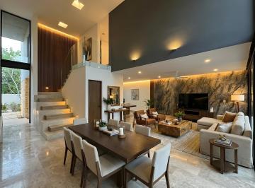 Casa de 2 habitaciones, Mérida · Casa con Sala a Doble Altura en Cholul, Mérida