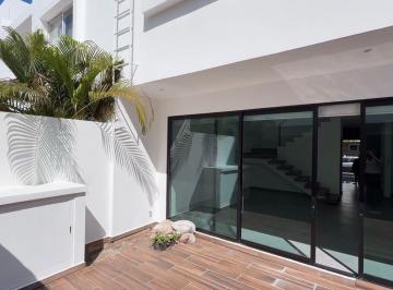 Casa · 256m² · 3 Recámaras · 3 Estacionamientos · Venta de Casa en Cancún - Aqua Residencial