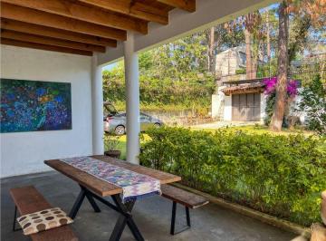 Casa de 4 habitaciones, Valle de Bravo · Encantadora Casa en Venta|cerca del Club de Golf Avandaro
