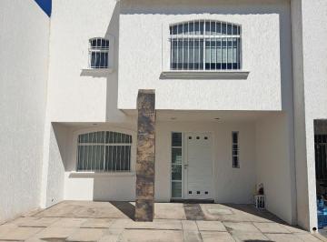 Casa · 160m² · 3 Recámaras · 2 Estacionamientos · Casa en Villa de Pozos