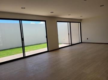 Casa · 227m² · 3 Recámaras · 2 Estacionamientos · Casa en Venta en San Ángel