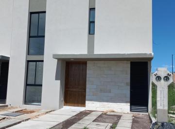 Casa · 175m² · 3 Recámaras · 2 Estacionamientos · Casa en Condominio Cerca Residencial Tejeda Queretaro