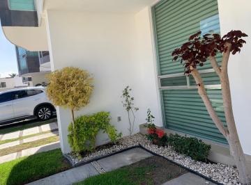 Casa · 211m² · 3 Recámaras · 2 Estacionamientos · Casa en Venta en Valle de Juriquilla Queretaro
