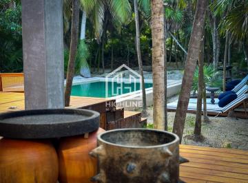 Villa · 45000m² · 4 Recámaras · 4 Estacionamientos · Villa en Venta en Tulum Frente a a La Playa con Alberca Roi Exclusiva Amueblada y Equipada