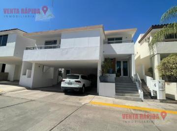 Casa · 347m² · 4 Recámaras · 2 Estacionamientos · Casa en Fraccionamiento Colinas de San Miguel