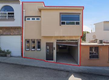 Casa · 160m² · 3 Recámaras · 1 Estacionamiento · Casa en Venta 1era, Seccion de Santa Fe, Tijuana, B. C.