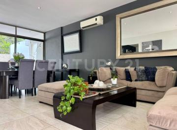 Casa · 310m² · 4 Recámaras · 2 Estacionamientos · Casa en Venta en Residencial Cumbres - Cancún