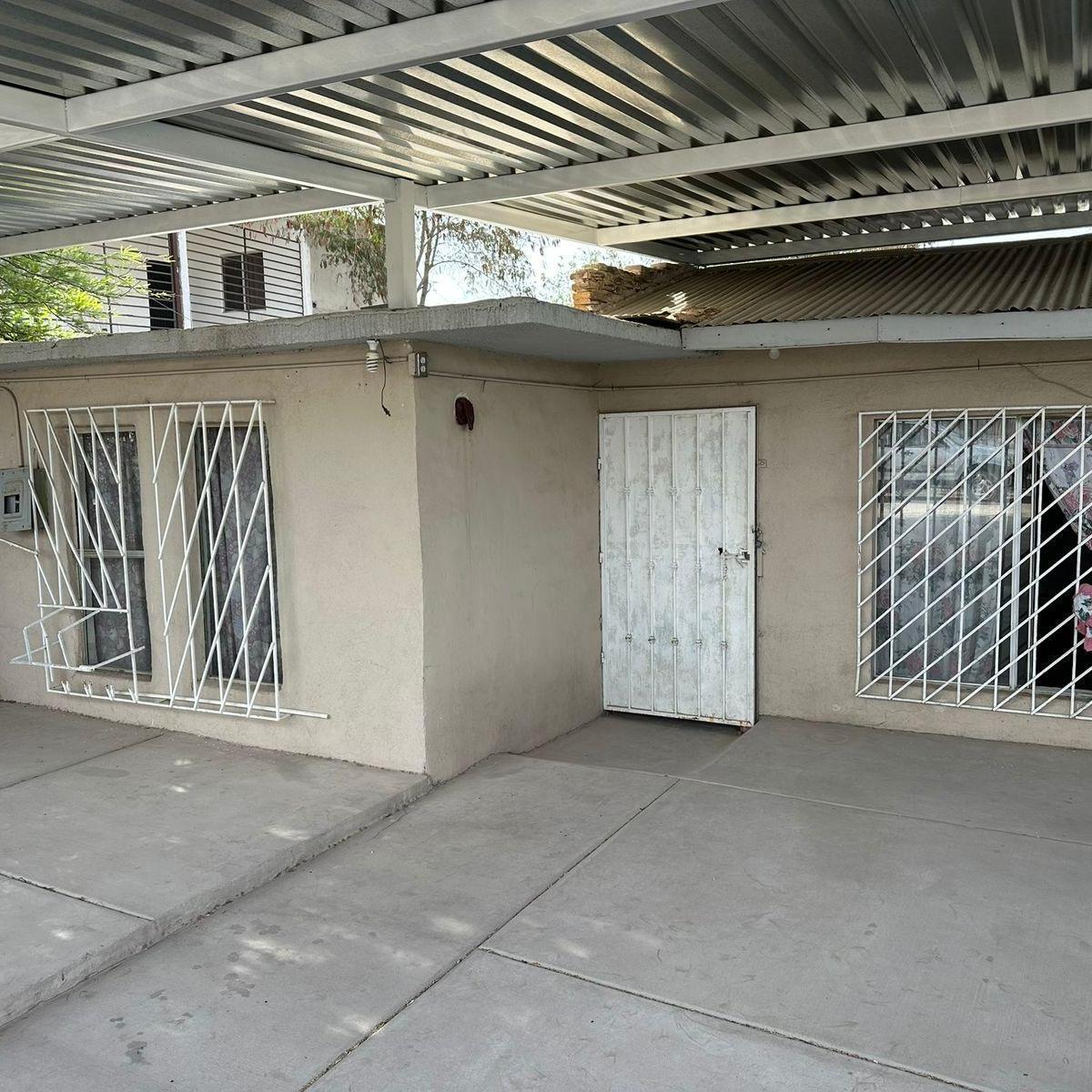 Casa en Venta en Col. El Robledo a Solo 3 Minutos de Carretera San Luis.