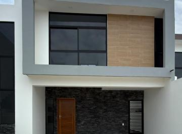 Casa · 176m² · 3 Recámaras · 2 Estacionamientos · Casa en Venta en Lomas de La Rioja
