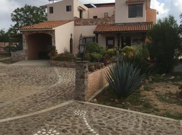 Casa · 375m² · 4 Recámaras · 5 Estacionamientos · Casa Grande en Venta en La Trinidad Tequisquiapan