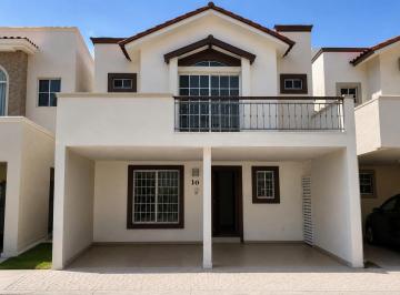 Casa de 3 habitaciones, Santa Catarina · Casa en Renta – Privada en Santa Catarina