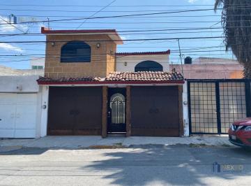 Casa · 160m² · 4 Recámaras · 2 Estacionamientos · Casa en Venta en San José de Los Olvera, Corregidora