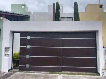 Casa de 3 habitaciones, Corregidora · Bonita Casa Semi Nueva en Zona Privilegiada