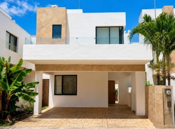 Casa de 3 habitaciones, Solidaridad · Casa de 3 Recámaras en Residencial con Amenidades y Casa Club en Playa del Carmen.
