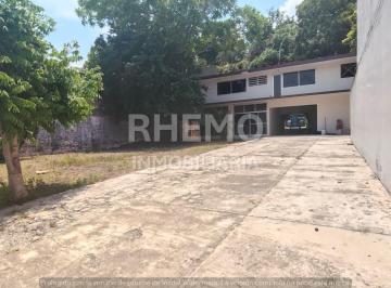 Local comercial · 1084m² · 5 Estacionamientos · Local Renta con Terreno de 1084 m² Centro, Tuxpan, Ver.