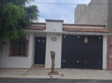 Casa de 2 habitaciones, Querétaro · Casita de 1 Piso X Plaza Patio Qro