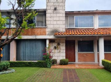 Casa · 230m² · 4 Recámaras · 2 Estacionamientos · Casa en Venta en Metepec