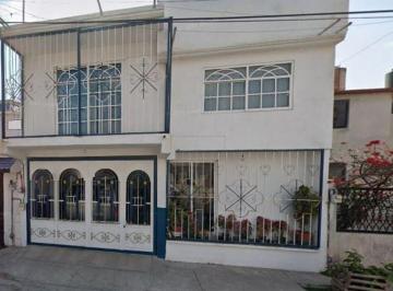 Casa de 4 habitaciones, Miguel Hidalgo · Casa en Venta Bosques de Capulines Coacalco