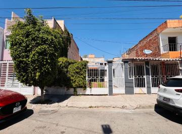 Casa de 3 habitaciones, Guadalajara · Casa en Venta con 276 m² de Terreno y 3 Recámaras en Independencia Oriente