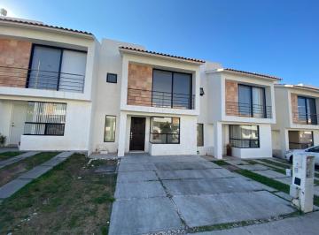 Casa en condominio · 105m² · 3 Recámaras · 2 Estacionamientos · Bonita Casa de Oportunidad Dentro de Condominio a 15 Min del Centro.
