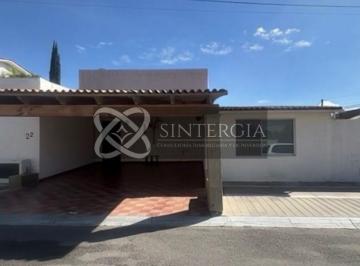 Casa · 282m² · 3 Recámaras · 3 Estacionamientos · Casa Fraccionamiento Las Hadas - Álamos