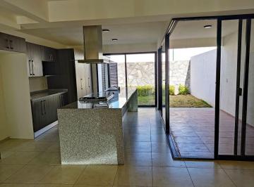 Casa de 3 habitaciones, El Marqués · Se Renta Amplia Casa en Zibata, Frente a Plaza Comercial