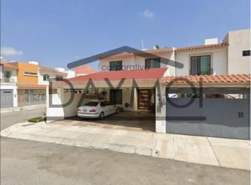 Casa en condominio de 4 habitaciones, Zapotlán el Grande · Casa en Arado 84, Fraccionamiento Los Viveros, Zapotlán El Grande, Jalisco.